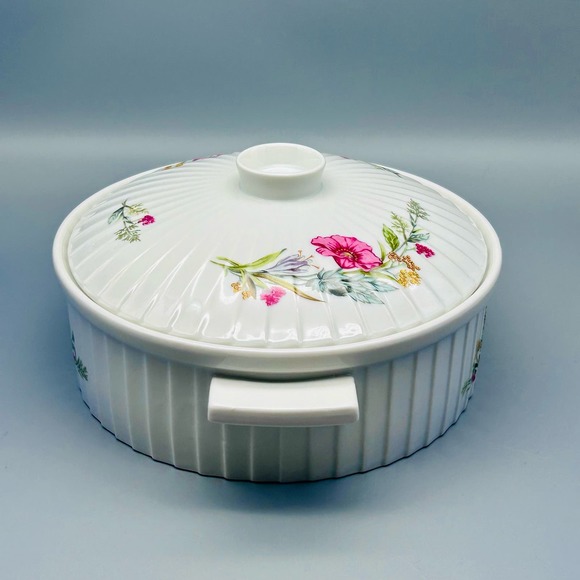 Heritage Porcelain Ovenware Floral Design Video Covered Casserole Dish - Picture 3 of 12